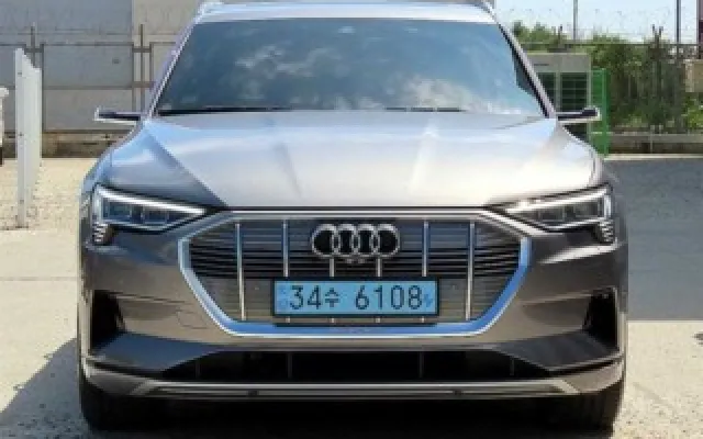 수원무직자중고차할부 e-트론 55 콰트로 매물 사진 11 - 2023/09 25,187km